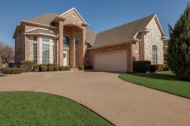 1st image of 917 Saint Andrews Pl