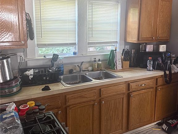 5th image of 477 Bishop St