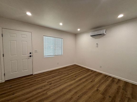 5th image of 942 W El Morado Ct #C