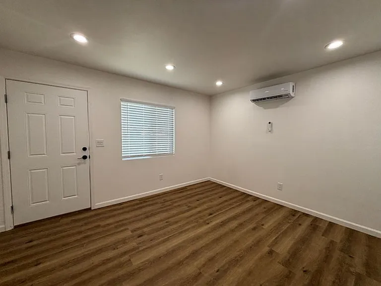 942 W El Morado Ct #C — Photo 5