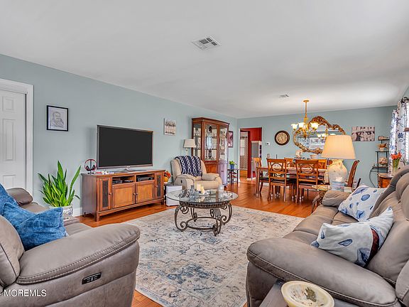5th image of 207 Bonaire Drive