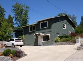 1214 NW Bellevue Pl, Grants Pass, OR
