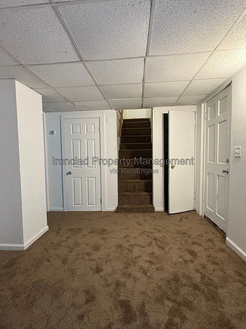 4 bed, 1.0 bath, $1,782 — Photo 4