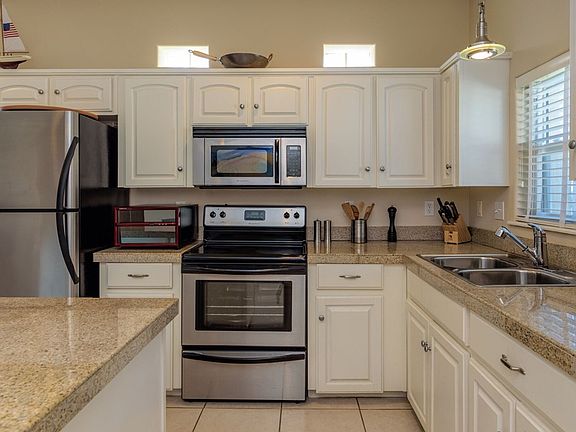 4th image of 107 W Bahama St