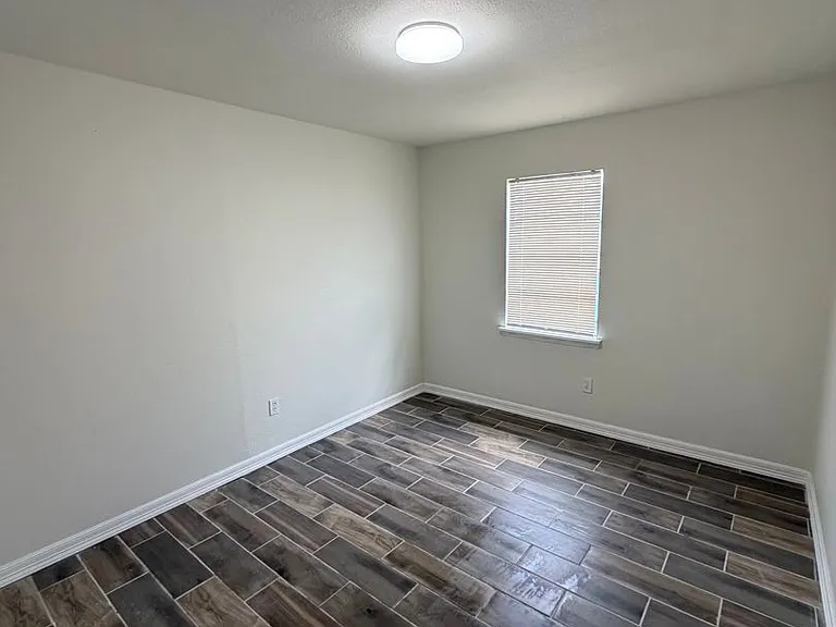 155 N Iowa Ave — Photo 13