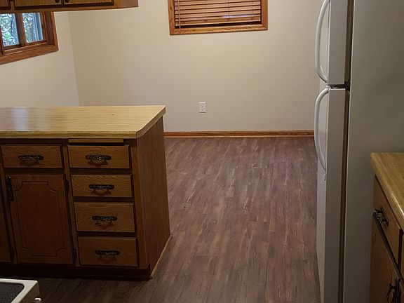 3rd image of 802 15th Ave N
