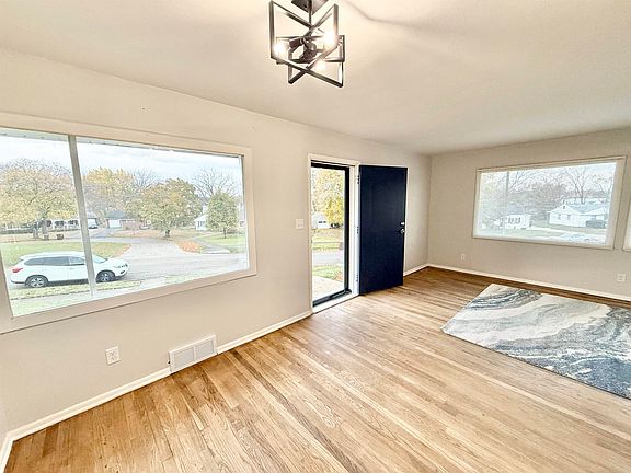 5th image of 222 Skylark Dr