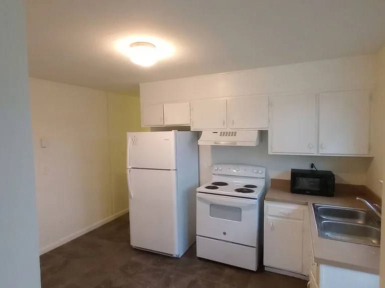 936 Fortwood St #A — Photo 6