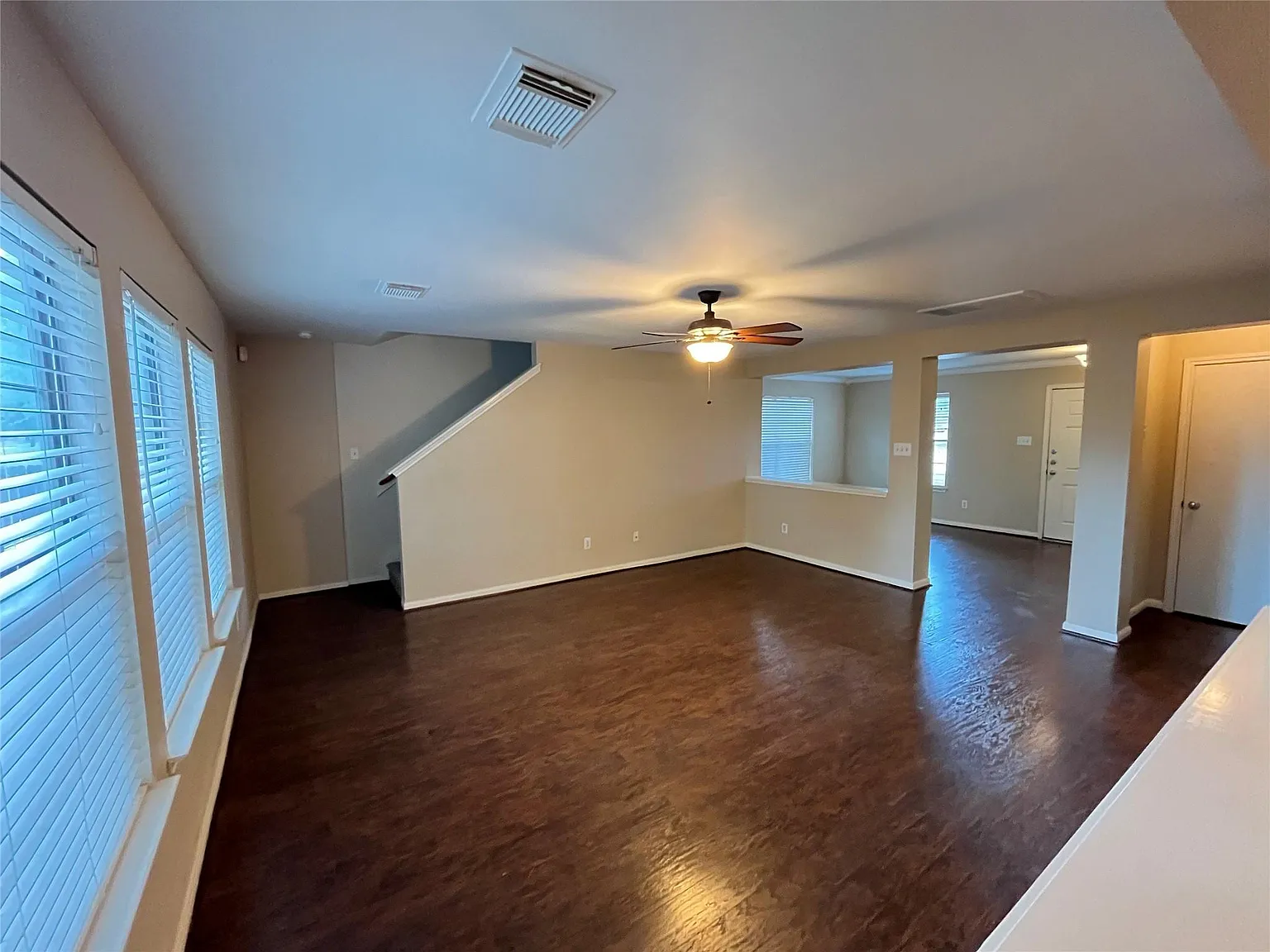 3 bed, 2.5 bath, 2030 sqft, $1,900 — Photo 4