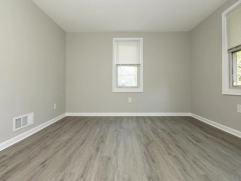 9520 48th Ave — Photo 32