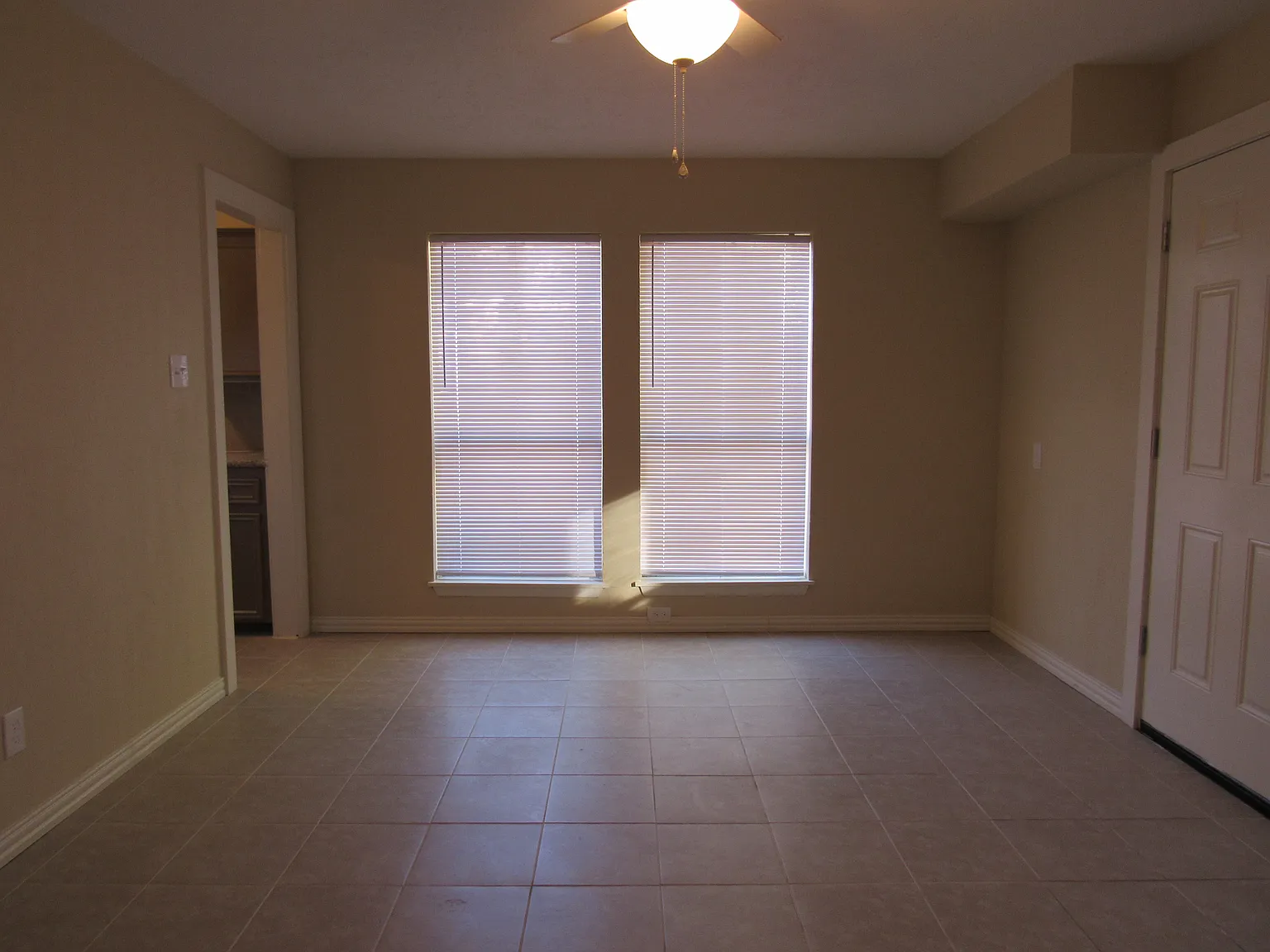 2 bed, 1.5 bath, 1251 sqft, $1,300 — Photo 4