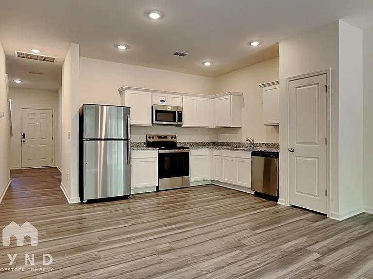 3003 Fulong Dr — Photo 4