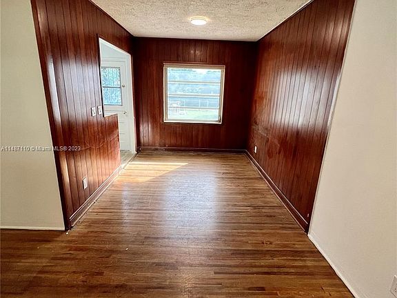 5th image of 164 Whitethorn Dr