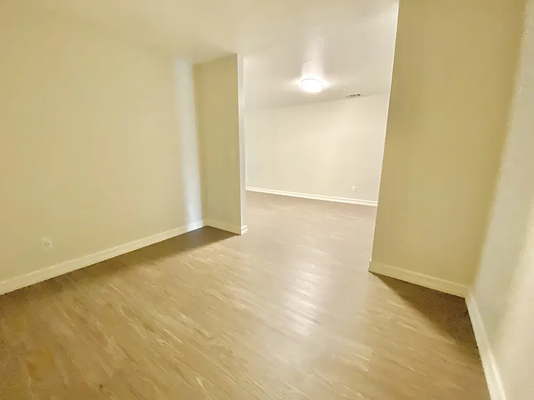 Chateau Spring Gardens Apartments — Photo 65