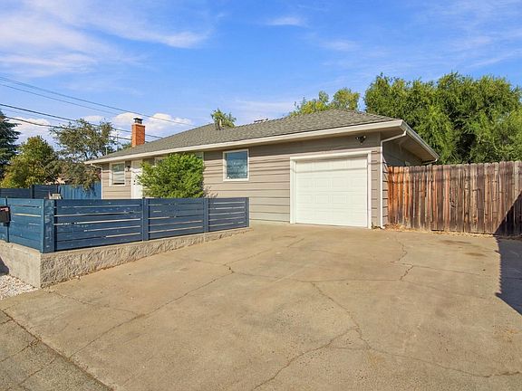 3rd image of 2054 Walnut Ave