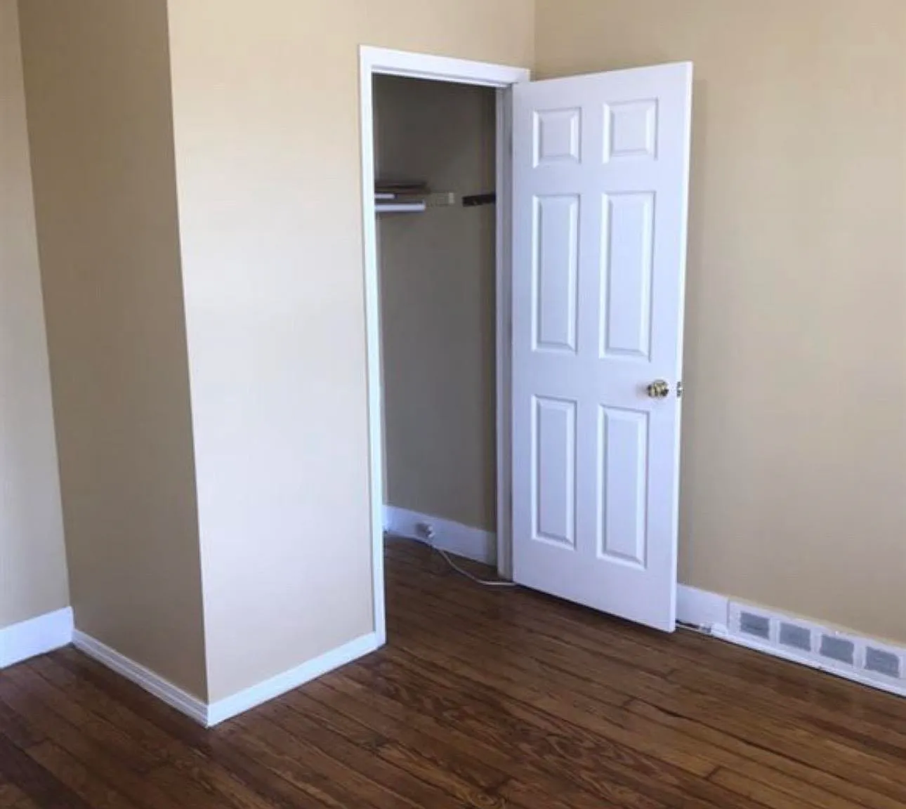 2 bed, 1.0 bath, $1,900 — Photo 4