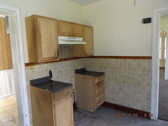 5th image of 713 Harper St