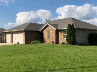 1194 S Casa Grande Ave, Springfield, MO 65802