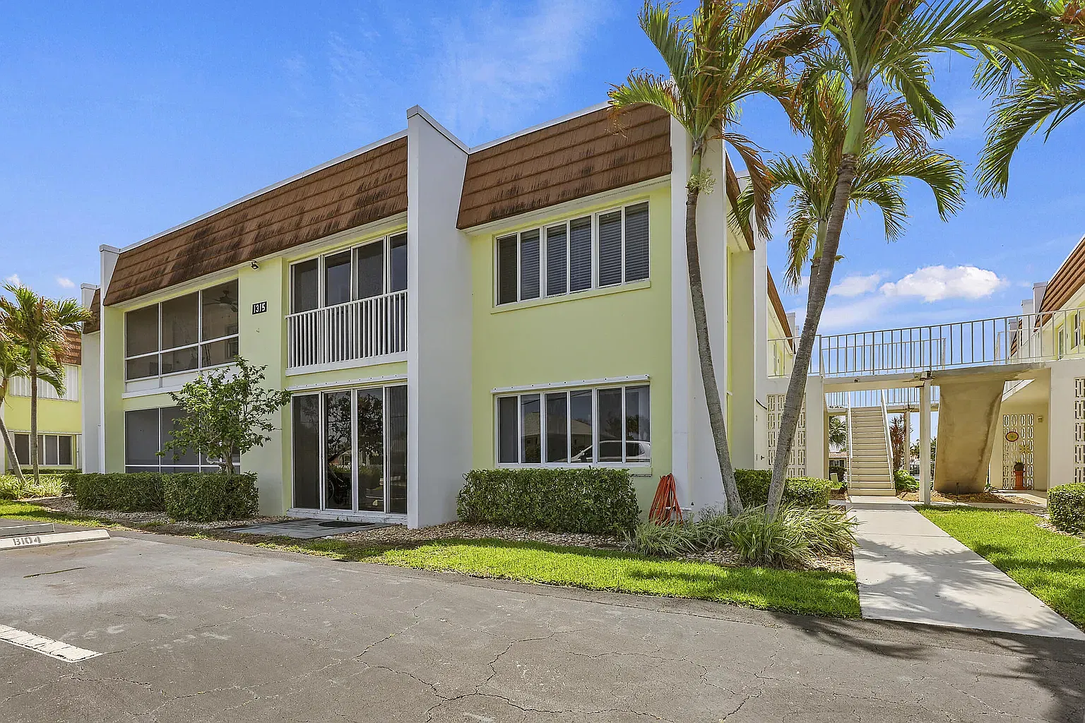 1315 Bayshore Dr — Photo 2