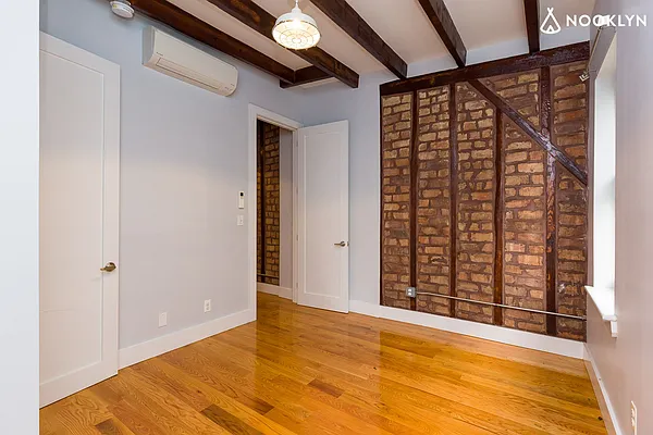Rented by Nooklyn NYC LLC | media 31