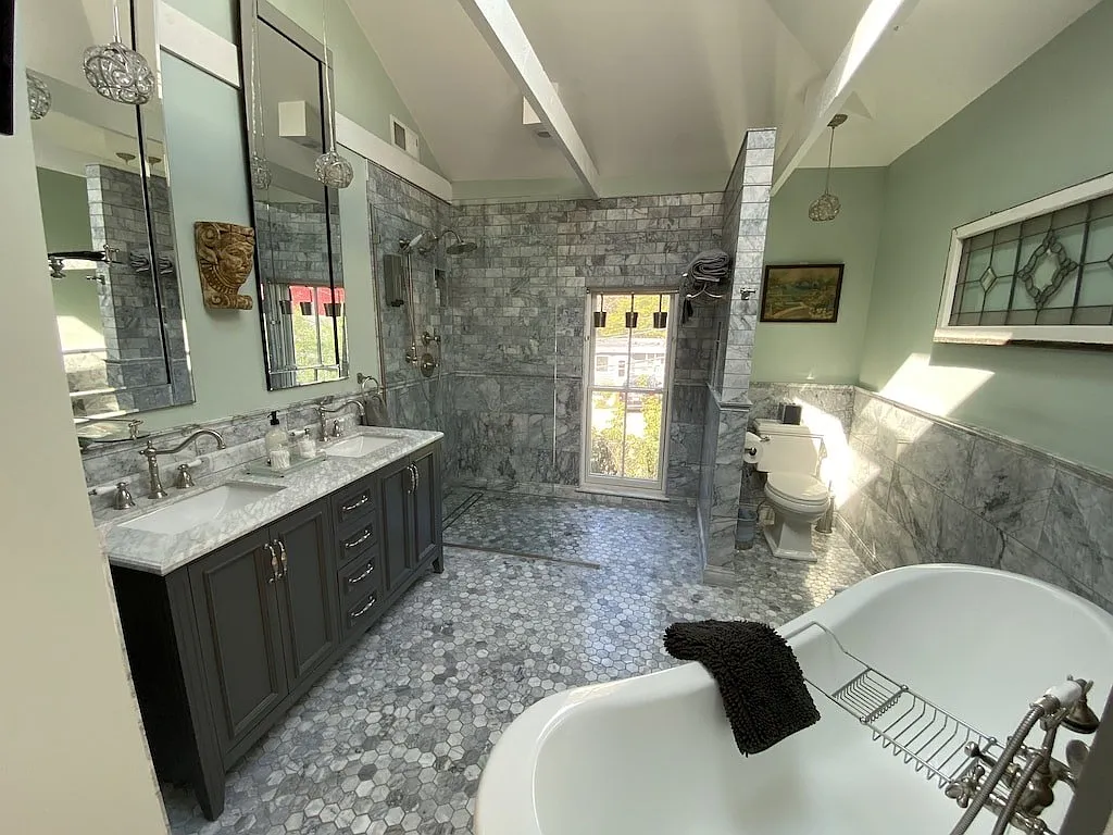 3 bed, 2.5 bath, 2312 sqft, $3,400 — Photo 2