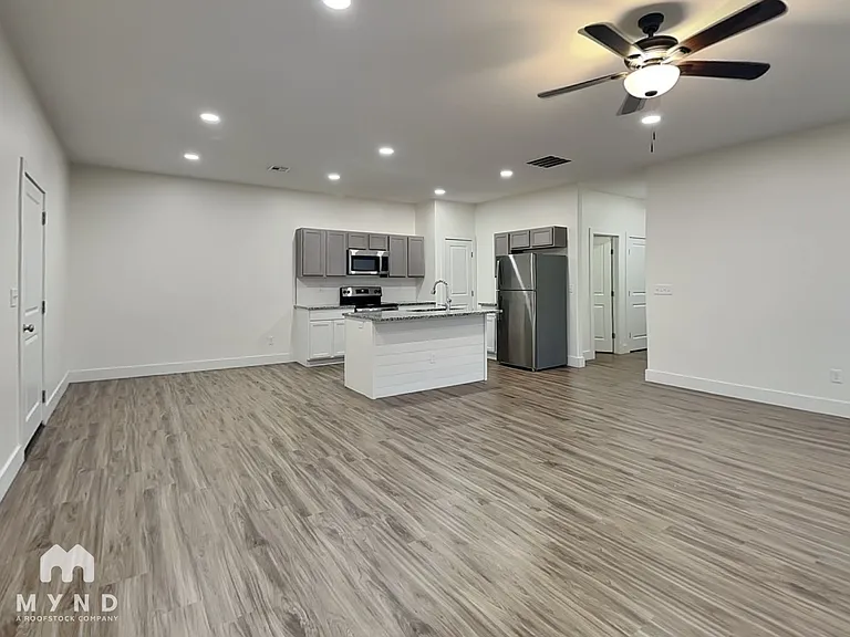 5760 E Bristol St #5760 — Photo 2