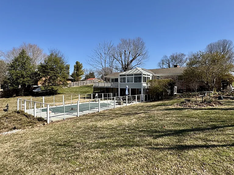 891 Leona Dr — Photo 5