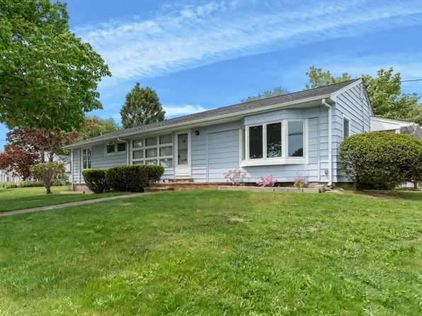 821 Pearse Rd, Swansea, MA 02777