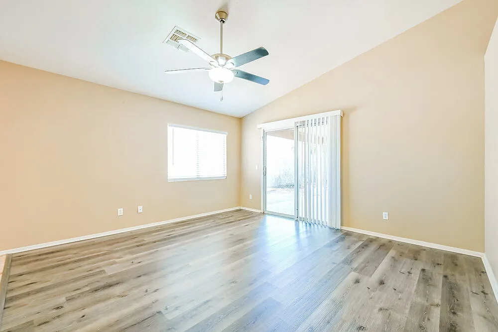 3 bed, 2.0 bath, 1518 sqft, $2,070 — Photo 3