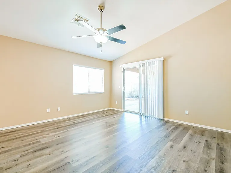 803 S Chatsworth St — Photo 3
