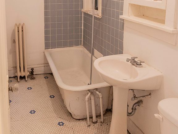 3rd image of 630.5 W Arlington Pl #12