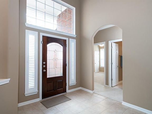 A light and bright entry with high ceilings is welcoming and inviting to all that enter the home! Tons of natural light flows in