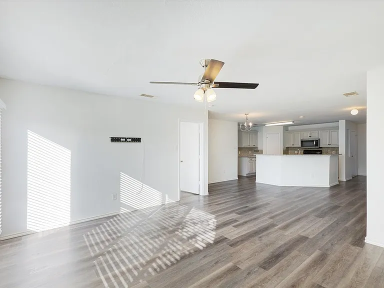 7405 Howling Coyote Ln — Photo 26