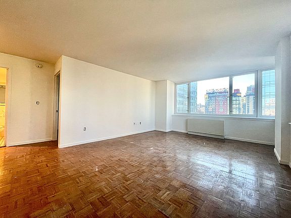4th image of 350 W 43rd St APT 40D