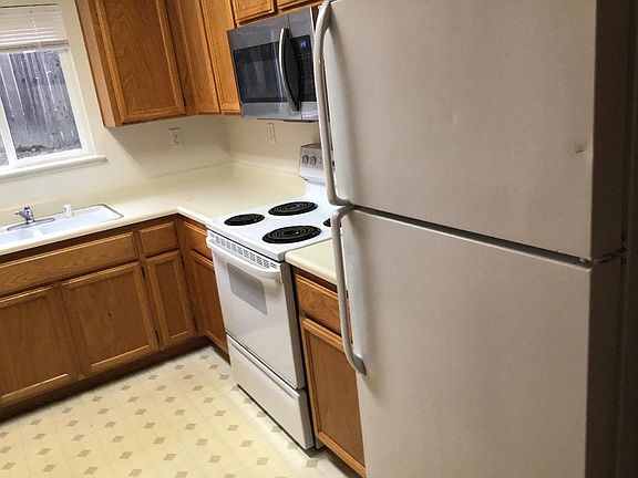 5th image of 3016 Courtside Dr #Townhouse
