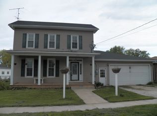 123 W High St, Mendon, IL 62351