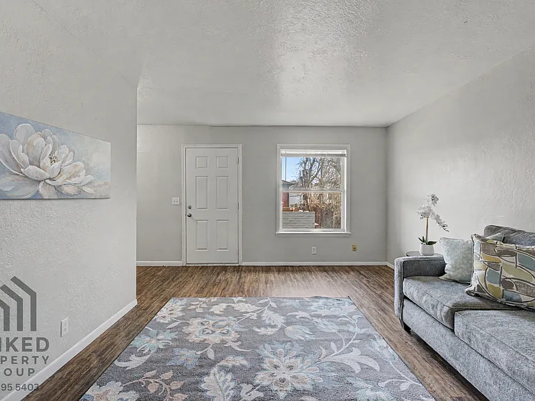 Charl Ann Apartments — Photo 8
