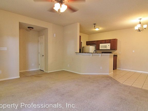 3rd image of 240 Bobolink Dr