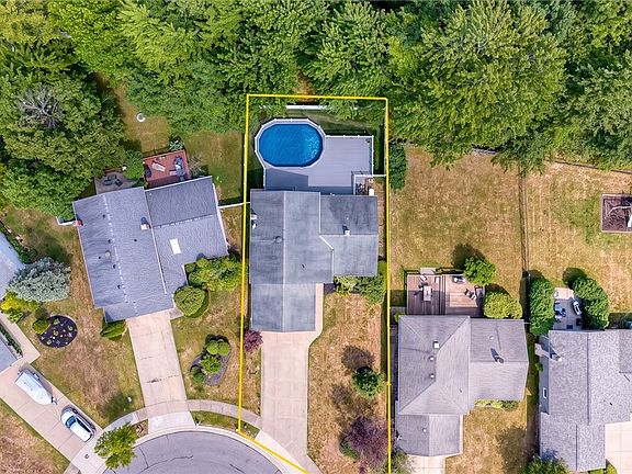 3rd image of 1725 Gladwin Dr