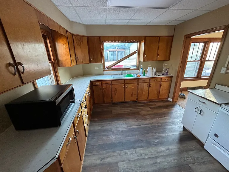 510 Vaughn St — Photo 9