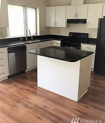 2nd image of 5712 Wisteria Ln NE