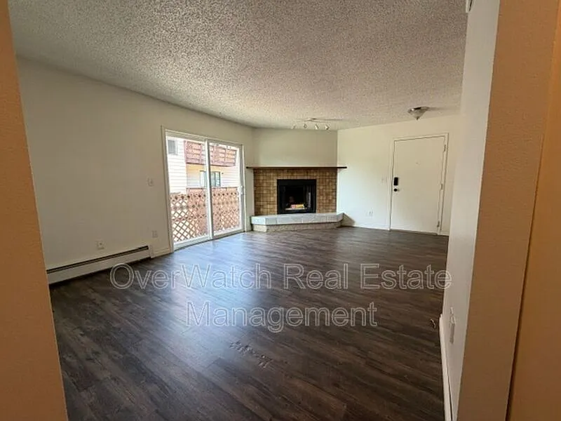 2 bed, 1.0 bath, $2,000 — Photo 2