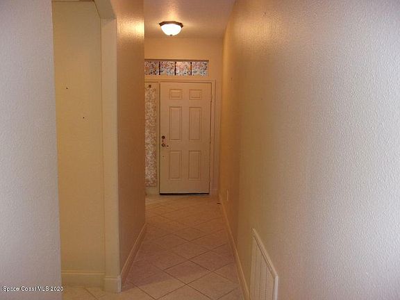 3rd image of 551 Waterside Cir