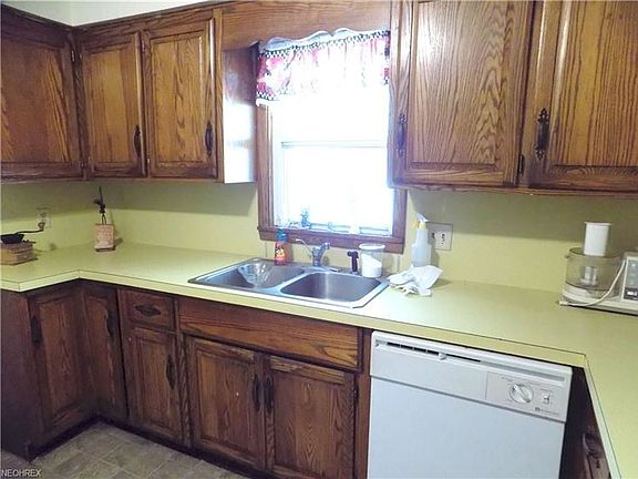 3rd image of 1201 Parkview Ave
