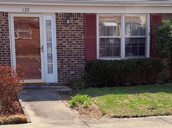 120 Briarwood Pl, Yorktown, VA 23692