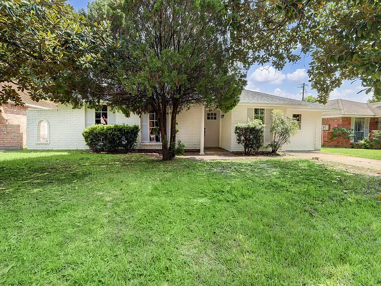 4411 Oak Shadows Dr — Photo 3
