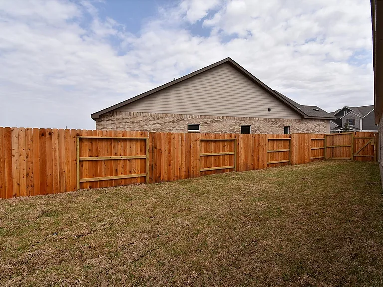 6303 Golden Seaton Dr — Photo 42