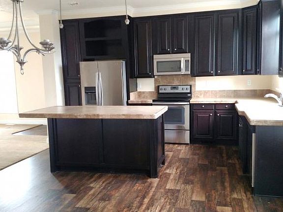 4th image of 1063 Miller Dr