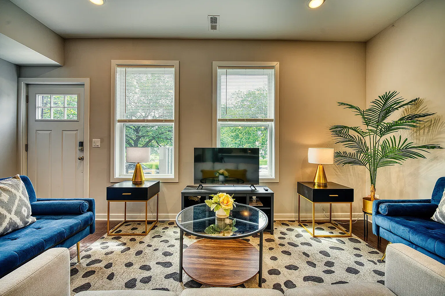 2 bed, 860 sqft, $2,400 — Photo 4