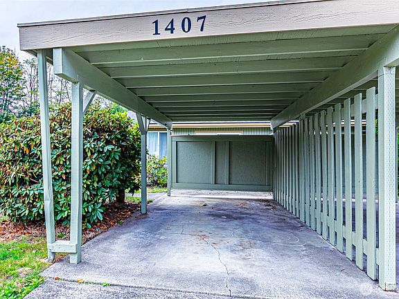 2nd image of 1405 Josephine Court SE